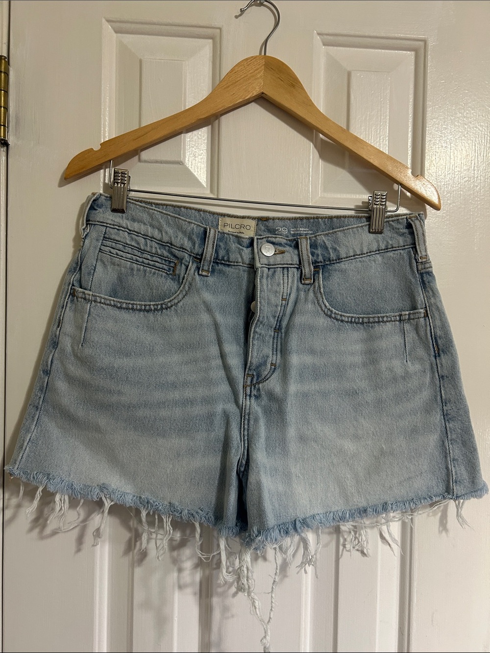 Pilcro Light Wash Denim Frayed Hem Women's Shorts, Size 29, EUC